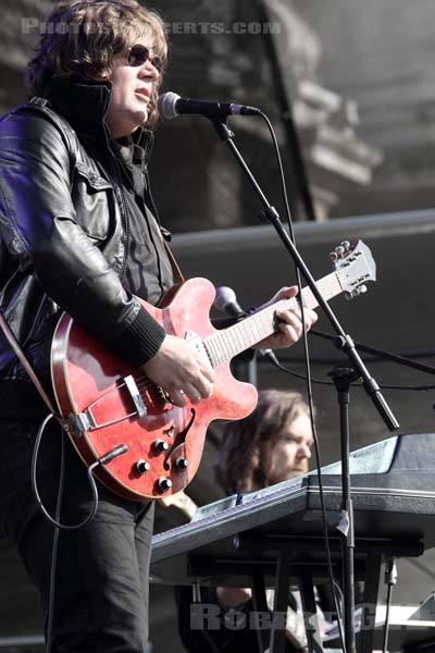 ROVER - 2012-07-21 - PARIS - Parvis de l'Hotel de Ville - 